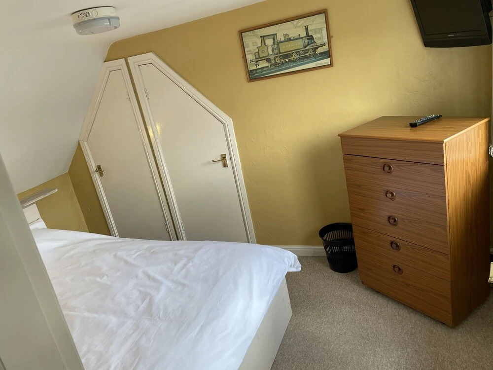 Rain Hill Cottage - Sleeps 4 Parking & Pets Ok