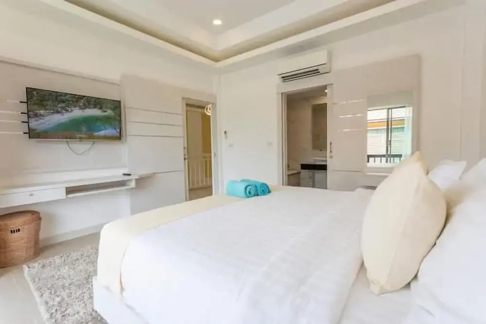 3BR Pool Villa Near Boat Avenue V29