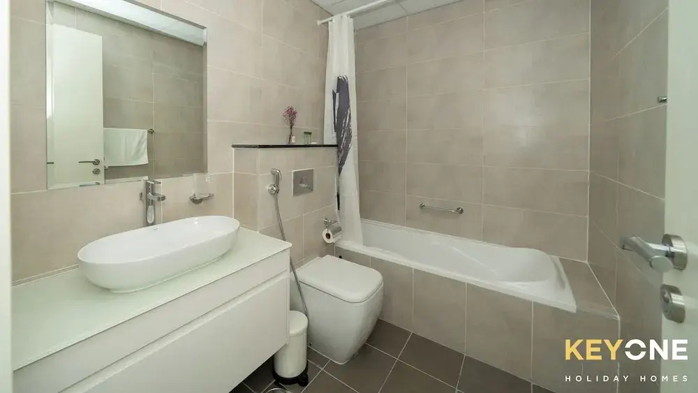 Carson Elegant Living in One Bedroom