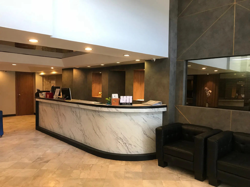 Maxims Inn