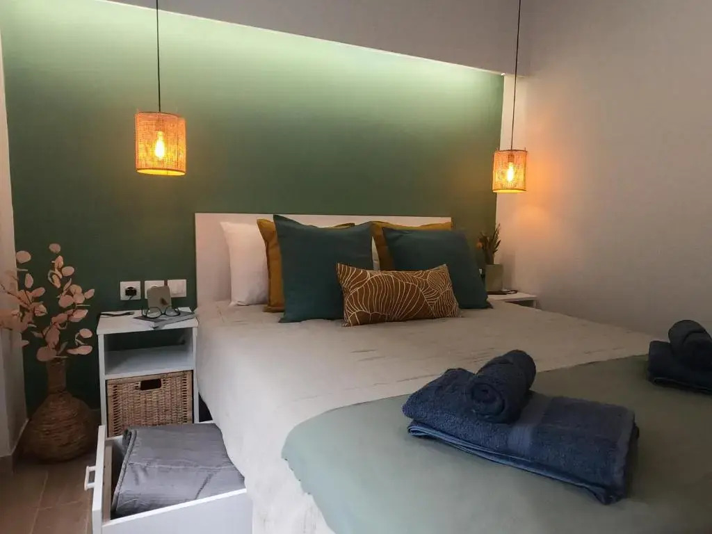roomaki -tasteful studio in the center w/ parking