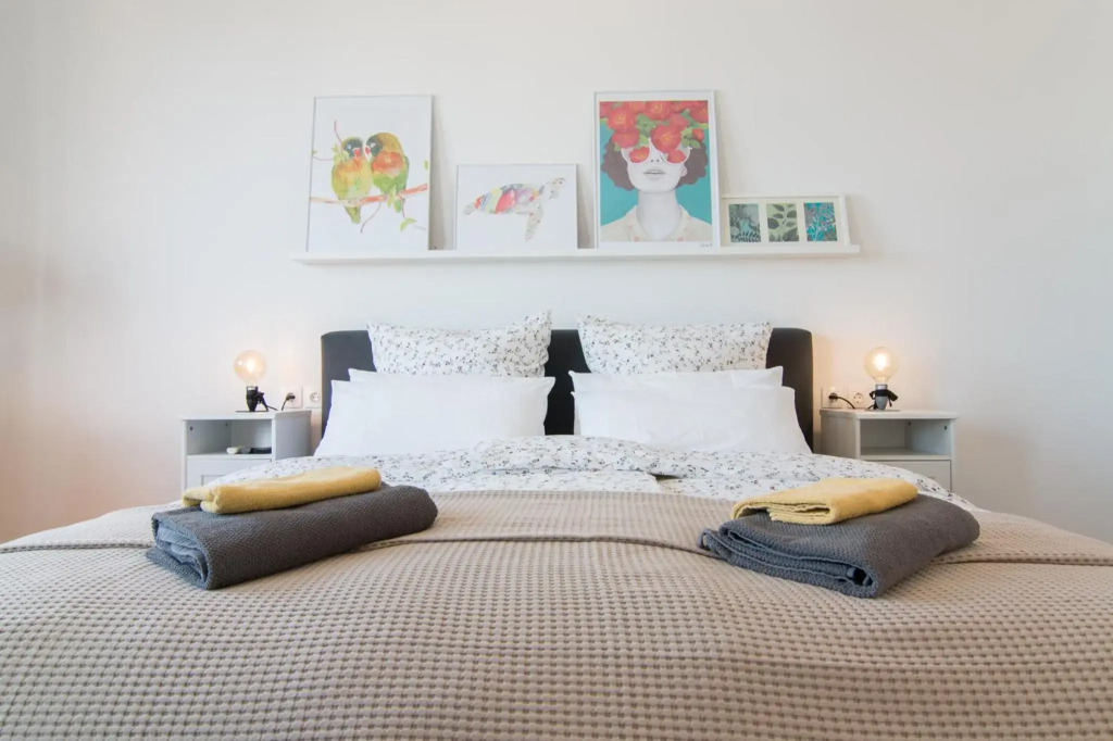 Harbour-Apartment with sea view and parking spot