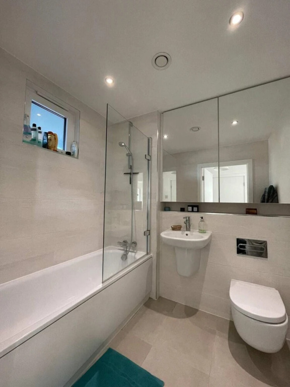 Bright 1BD Flat W/balcony - Heart of Brixton!