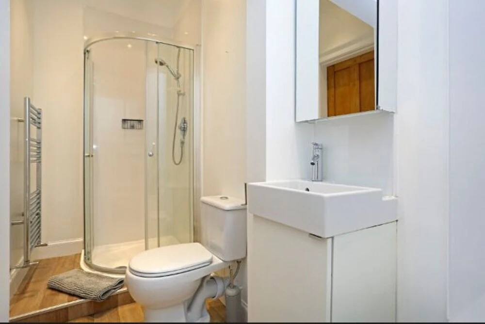 An Elegant and Artistic Apartment for 4