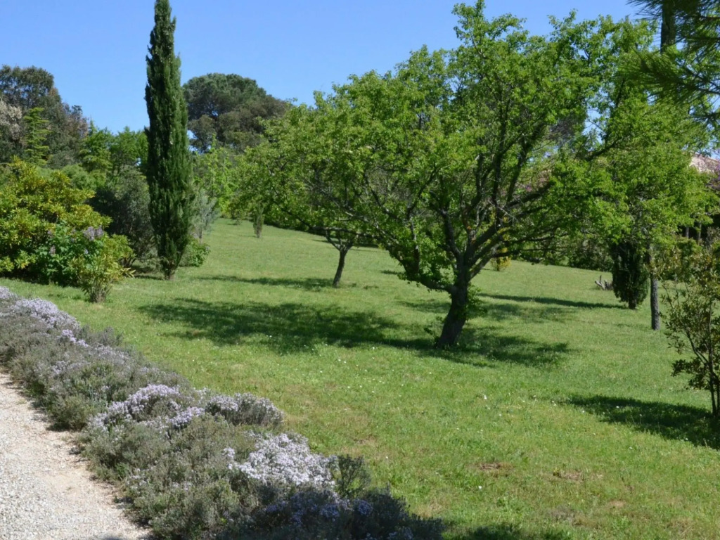 Lovely villa in Cesseras with private swimming pool
