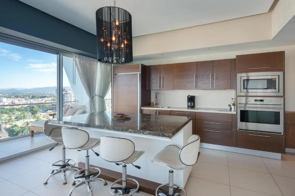 ICONTower2-1401 Icon - Panoramic Views Ocean, Beach, Best Pool