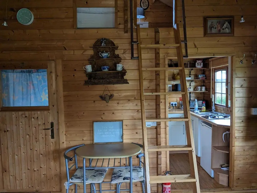 Rustic Log Cabin - Dog Friendly - Sleeps 2 - Views