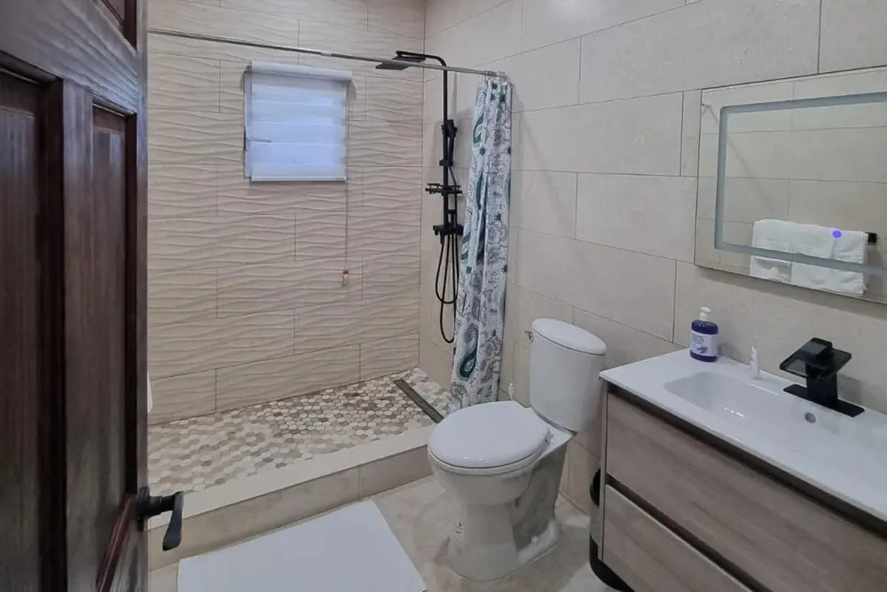 Condo With Pool - Sleeps 8 & bbq Facilities