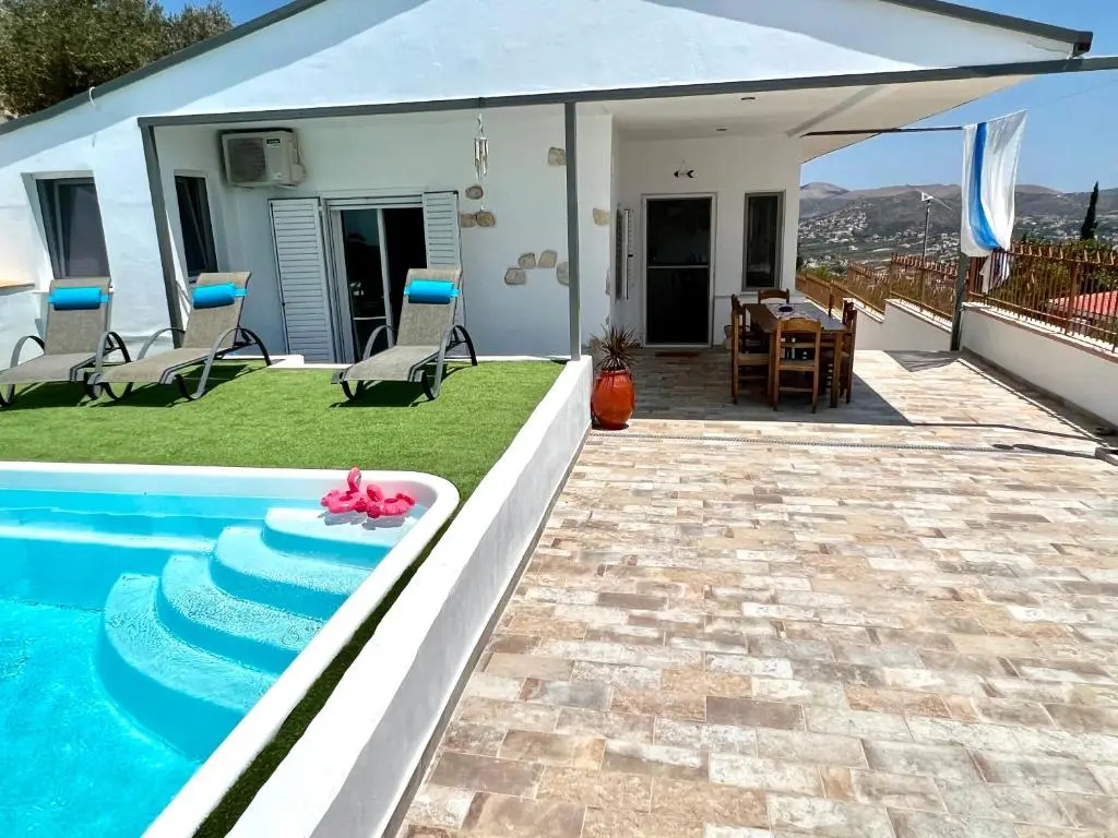 Sea view 4 bedrooms, 3 bathrooms Cottage