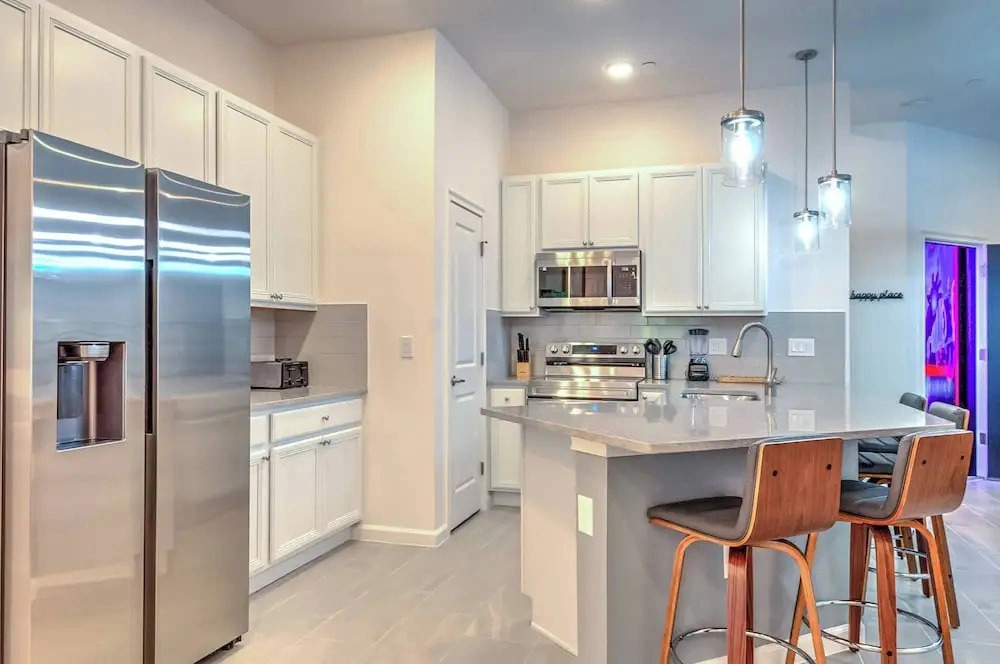 Luxury Townhouse w/ Private Pool Near Disney & Universal
