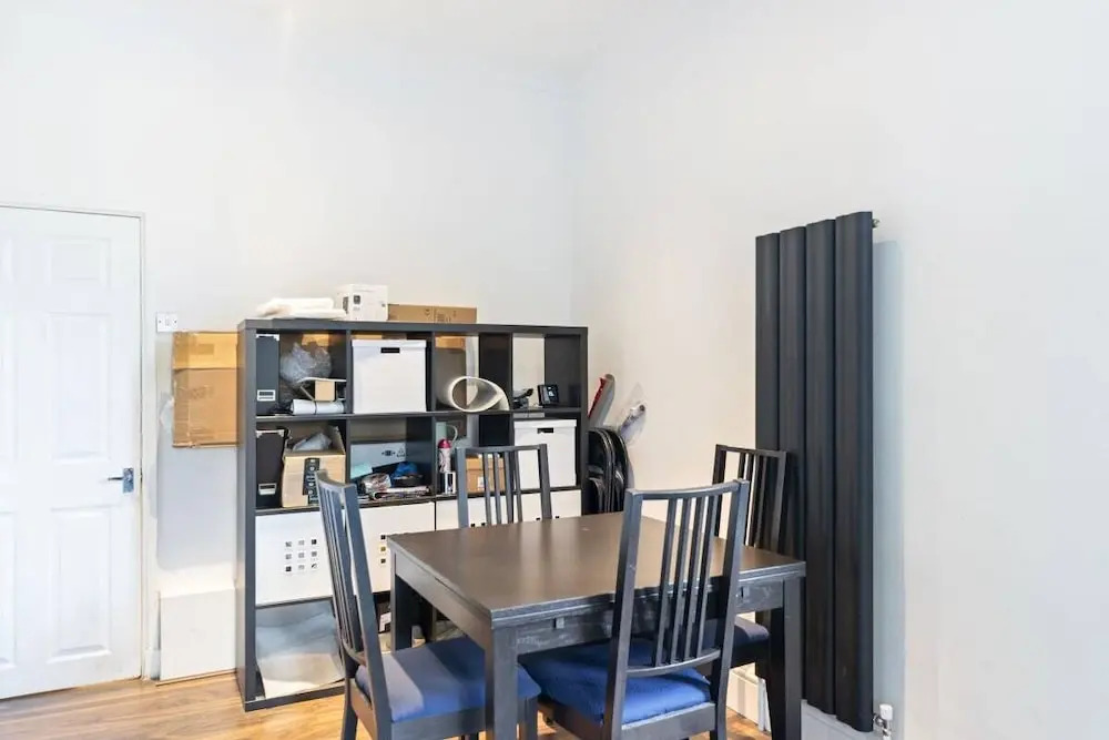 Bright & Cosy Two Bedroom Apt Close to Canning Town Tube