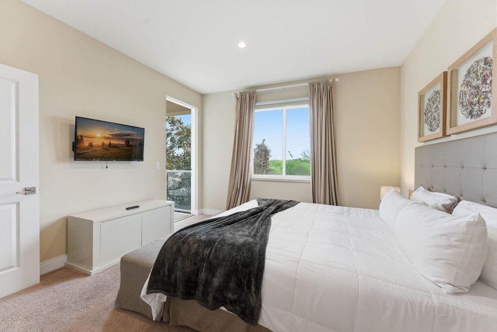 Magic Village 4BR Spacious and Stylish