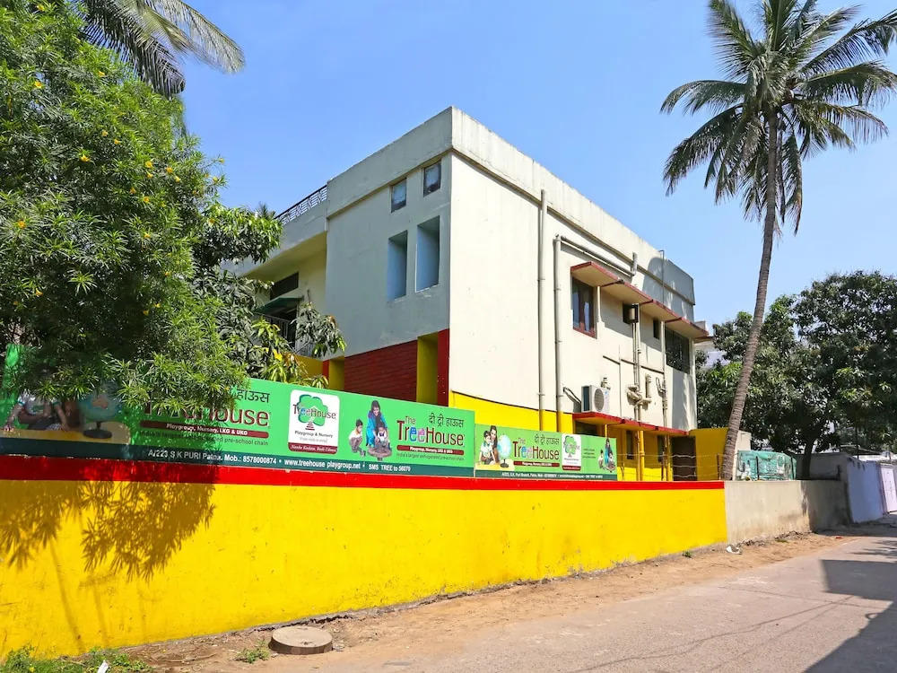 OYO 4422 near Railway Station