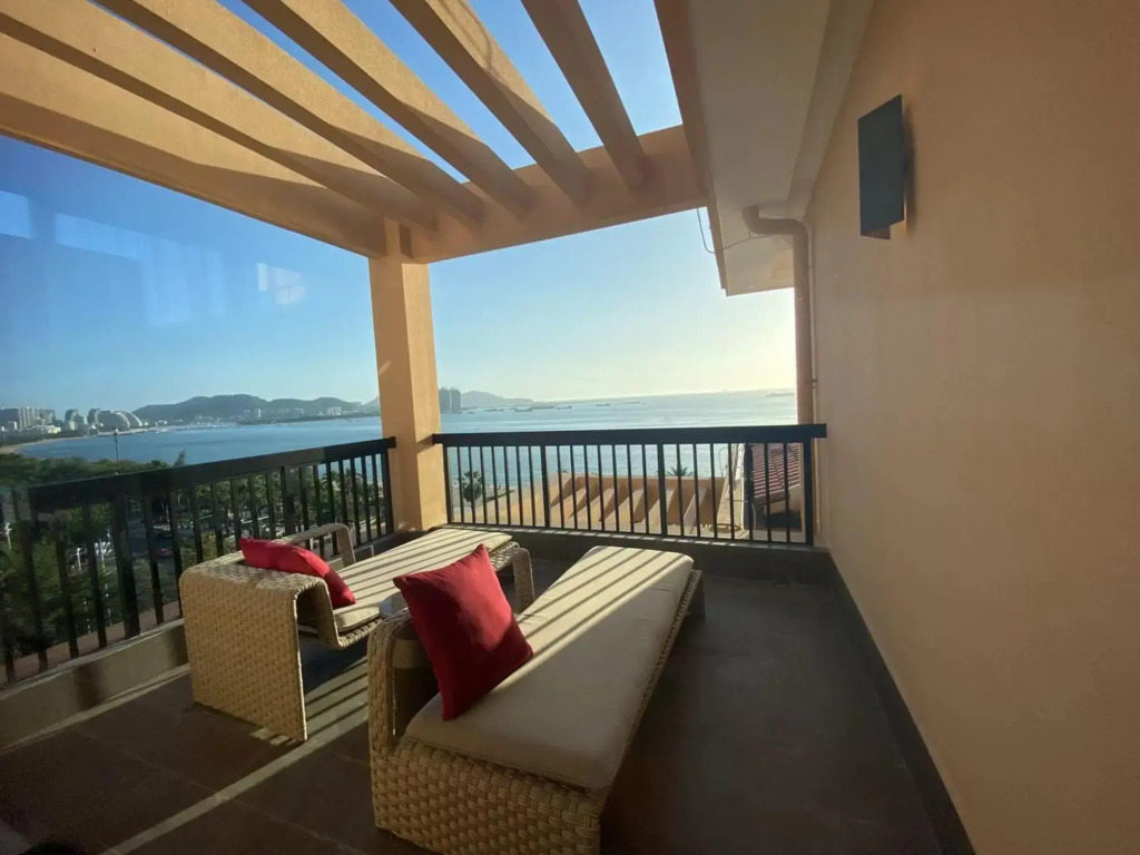 Отель Golden Phoenix Sea View