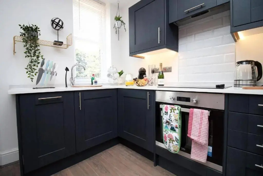16 North Road Flat 4 by Mia Living Free Parking On Site