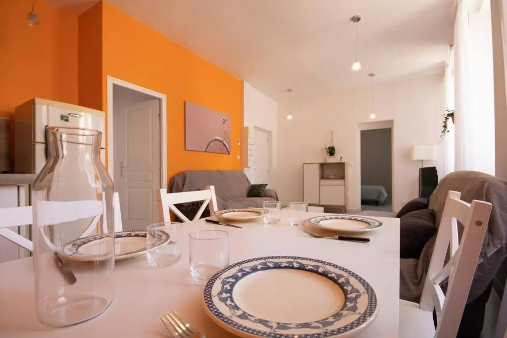 LA FONTAINE NEUVE-AVALLON-5 PERSONNES-1 CHAMBRE-3 LITS-parking-wifi
