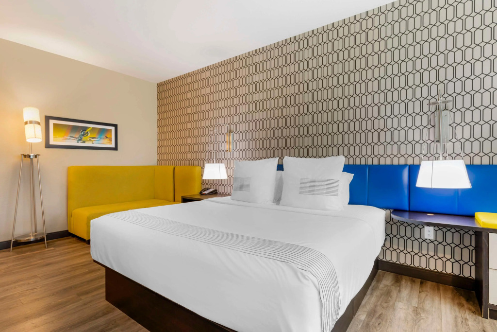 GLō Best Western Dallas South DeSoto