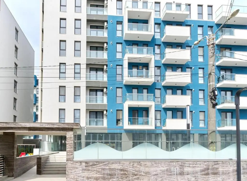 Sunflower 2BR Apartment in Nord10- parking n pool