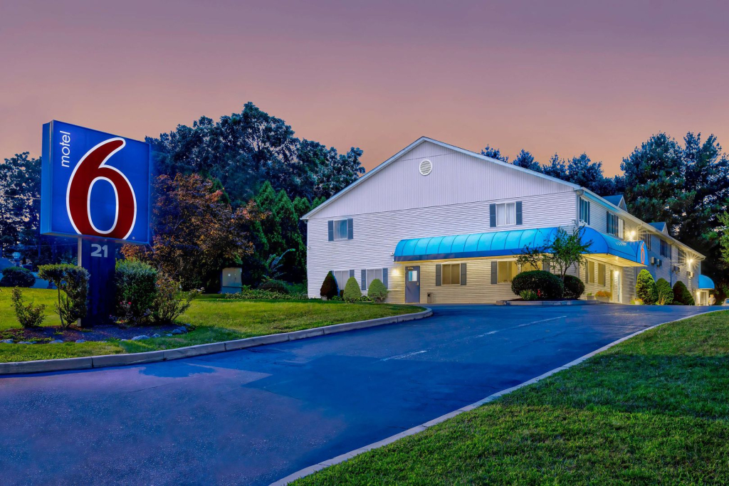 Motel 6 Bethel, CT - Danbury