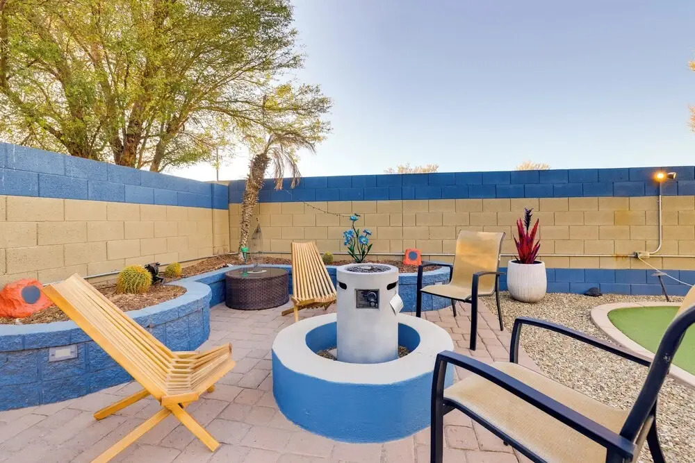 Putting Green & Hot Tub: Goodyear Retreat!