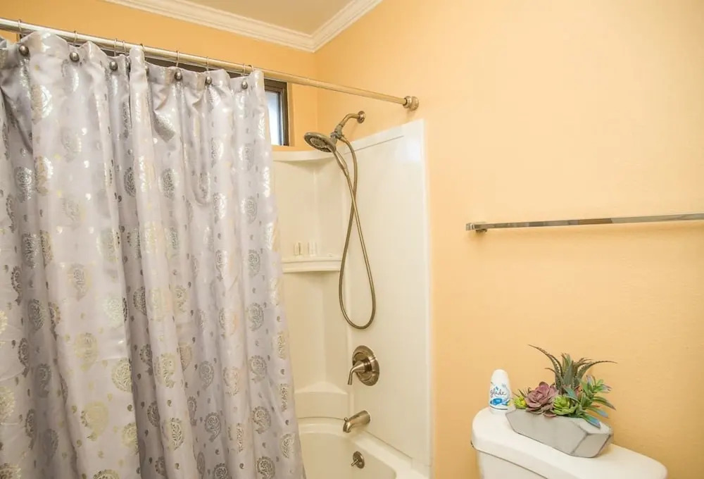 Palm Tree Paradise Luxurious 4 Bd Sleeps 16!