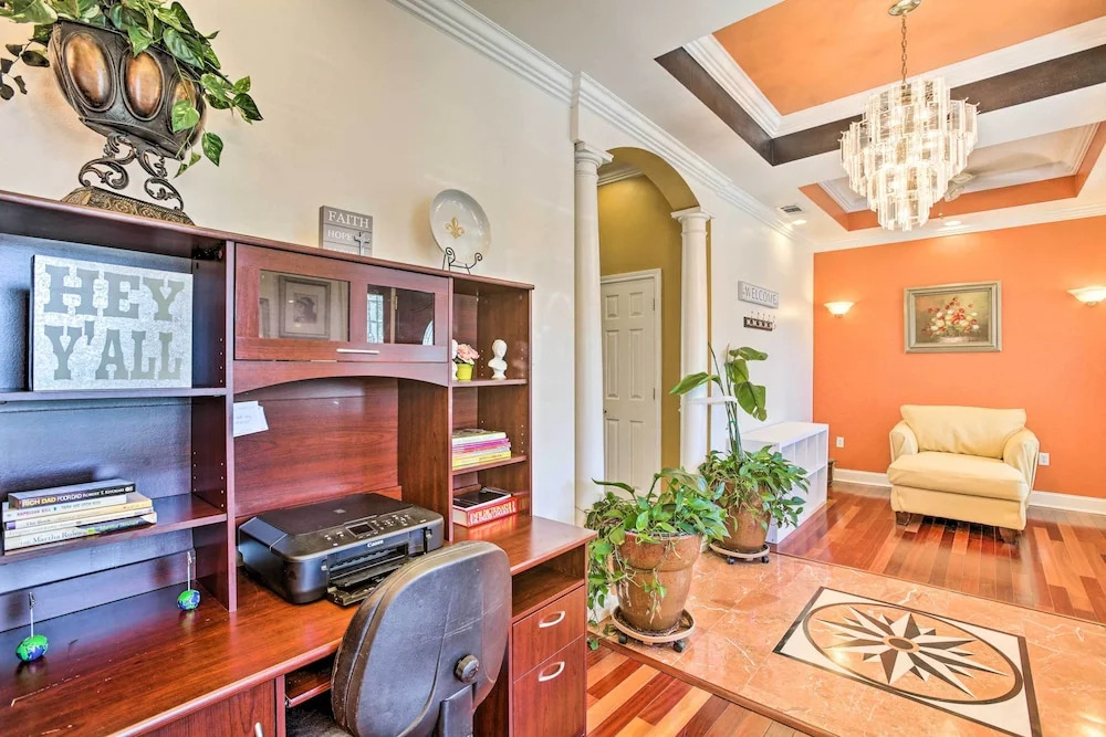 5 Mi to Bourbon St: Nola Home w/ Fenced Yard!