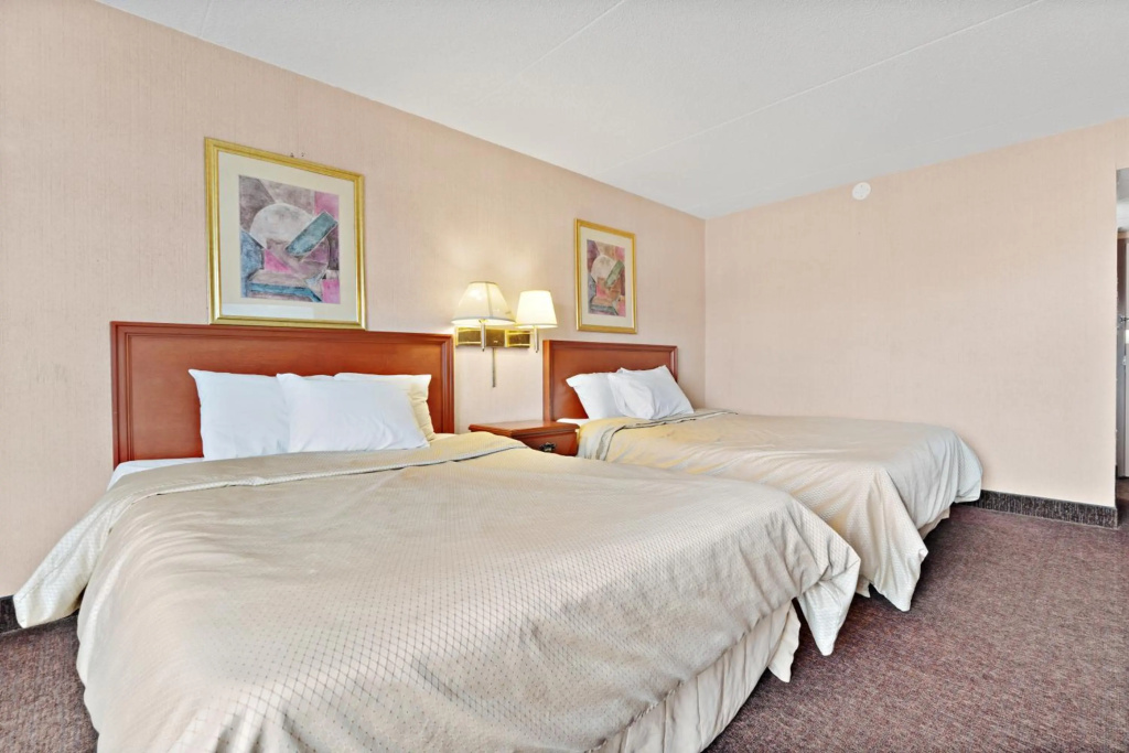 Niagara Lodge & Suites