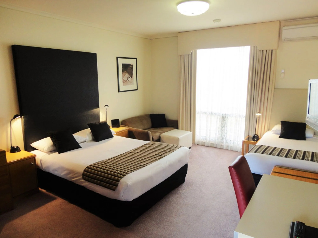 Sovereign Park Motor Inn