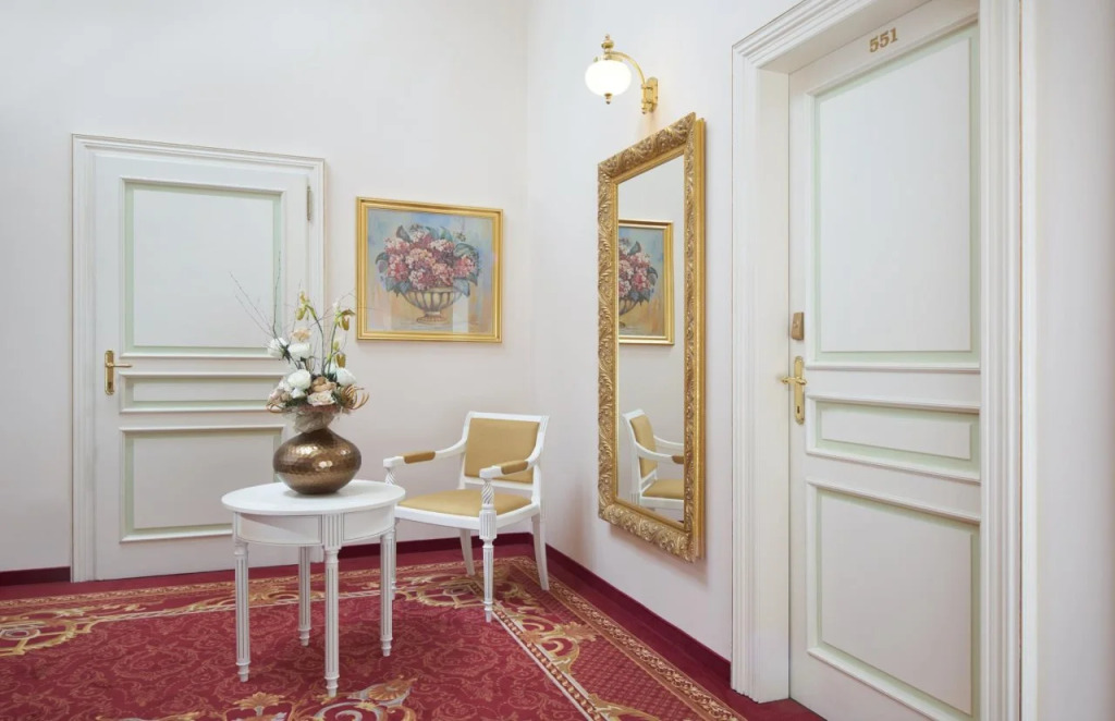 Alqush Downtown Hotel