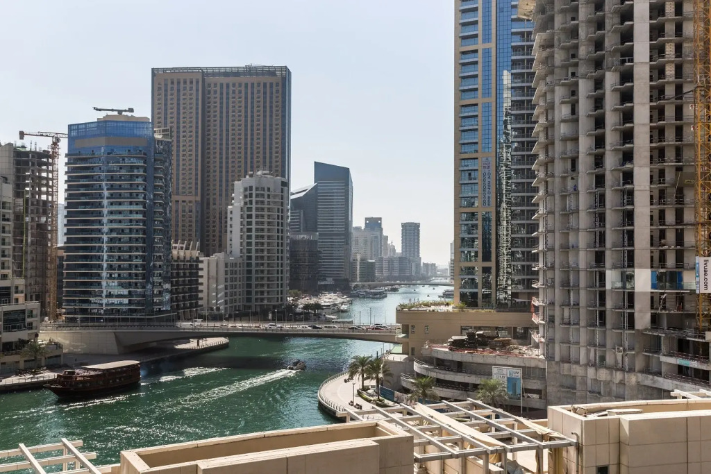 Perfect location! 1BR with best views to Marina