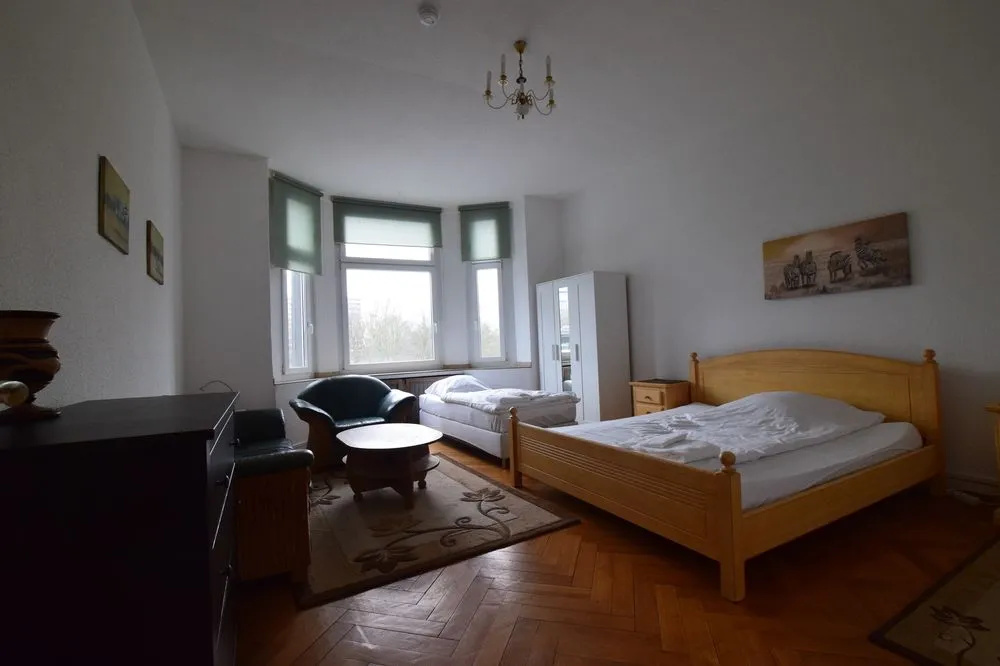 Tolstov-Hotels Large 3 1/2 Room Apartment