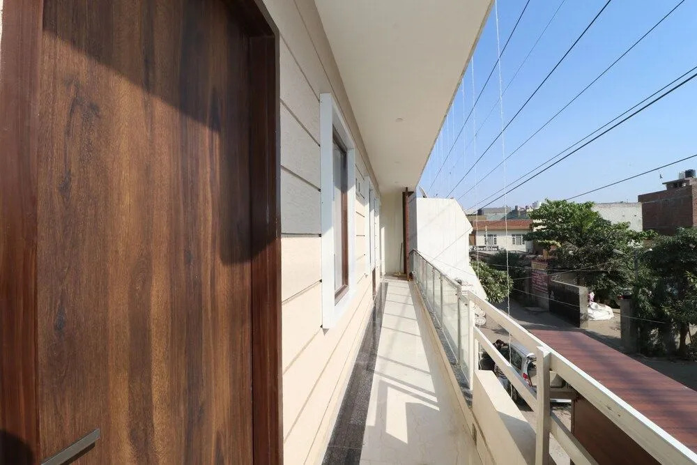 Oyo 24025 Sharan Square