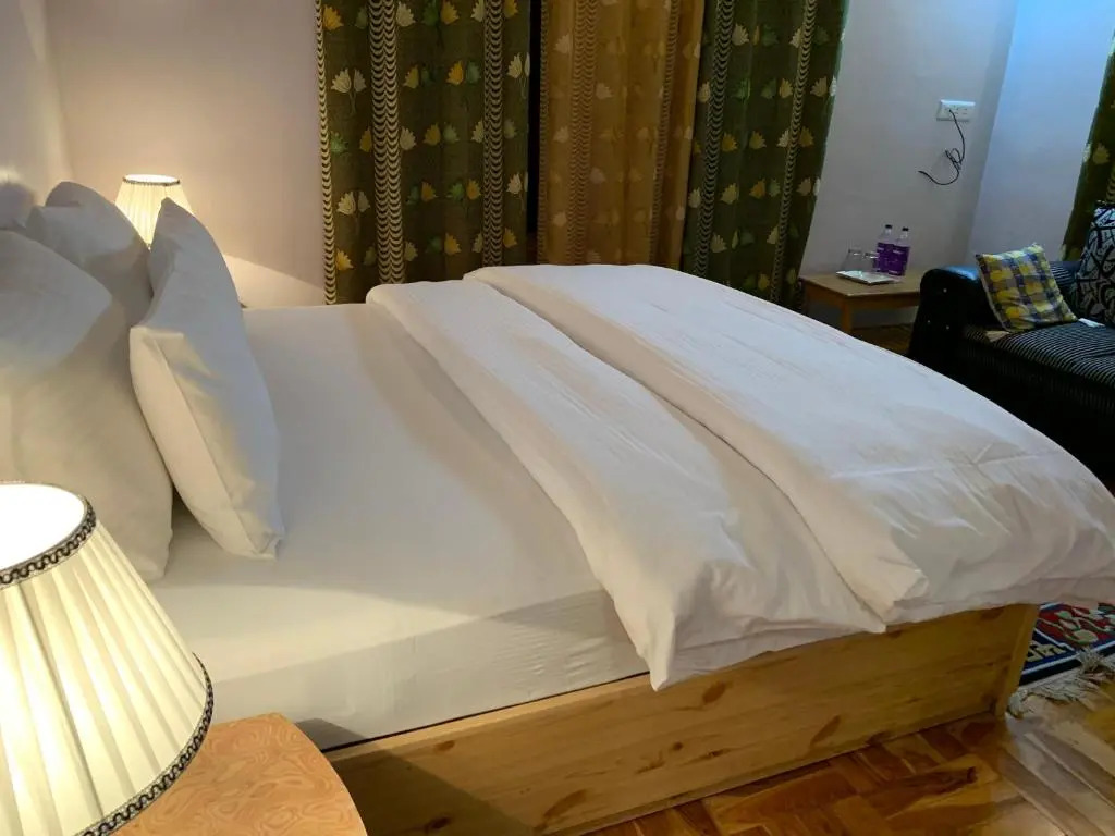 Raku Guest House