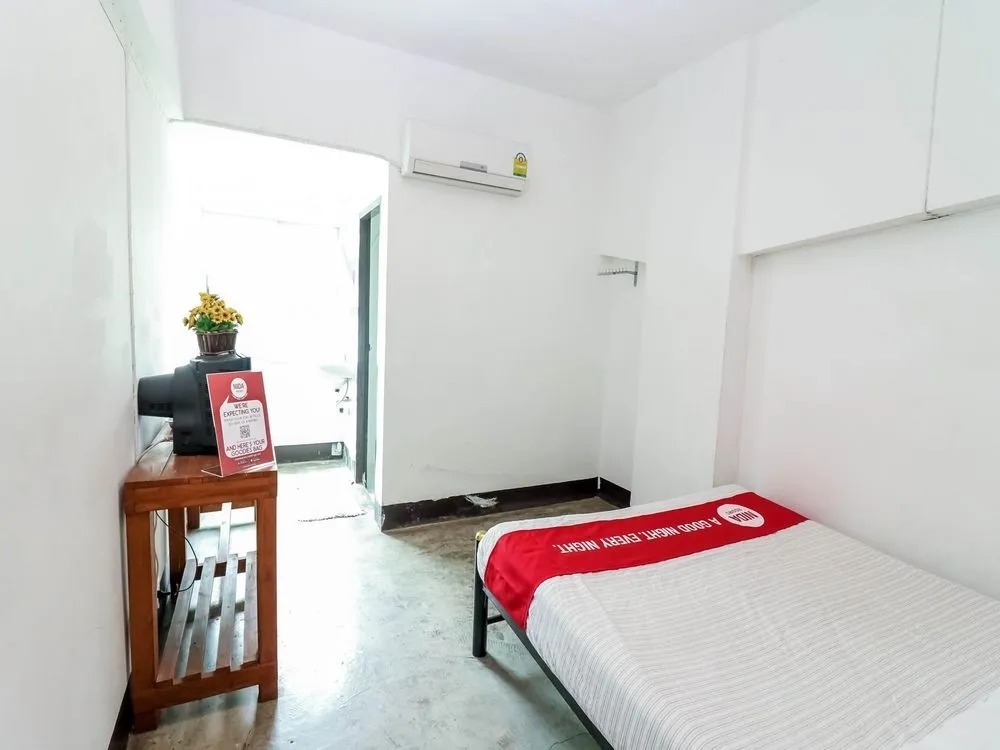 Nida Rooms Srichandon 12 Night Villa