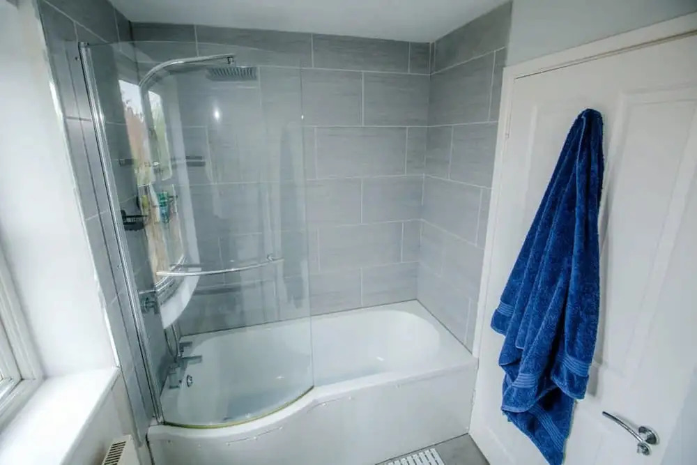 House Sleeps 4 With Parking and Garden