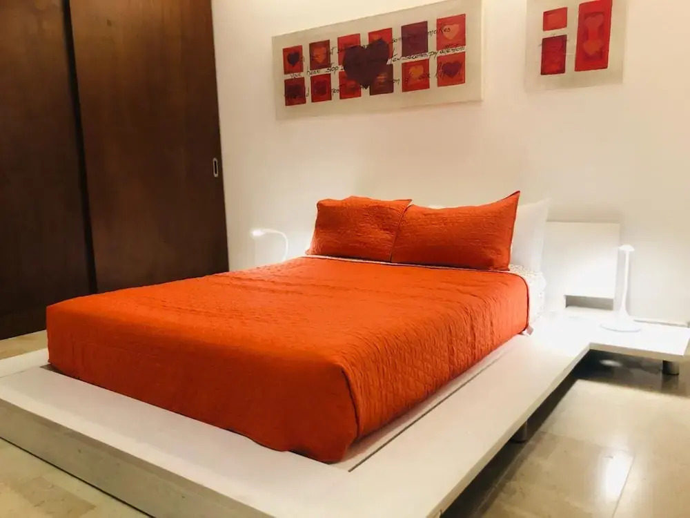 Full Stylish 2BR apartment in heart of town by Happy Address