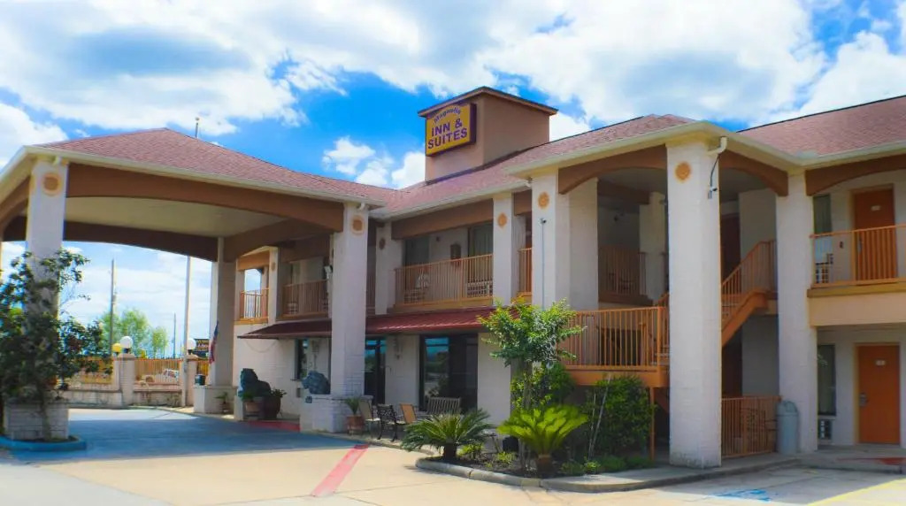Magnolia Inn and Suites