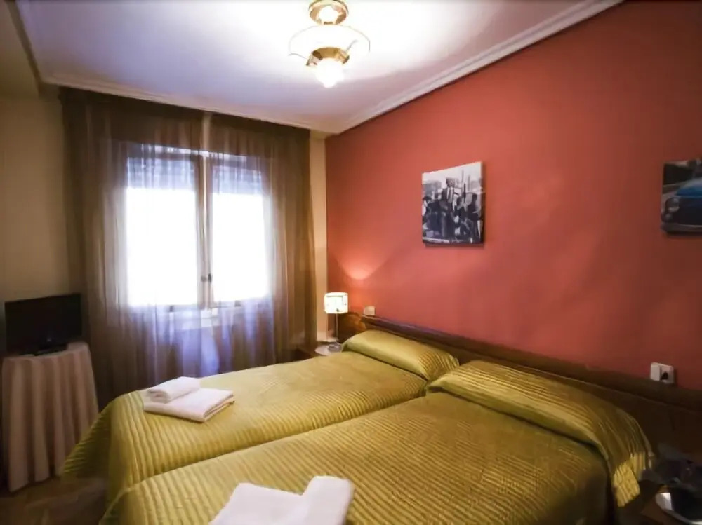 Pamplona 100489 3 Bedroom Apartment by Mo Rentals