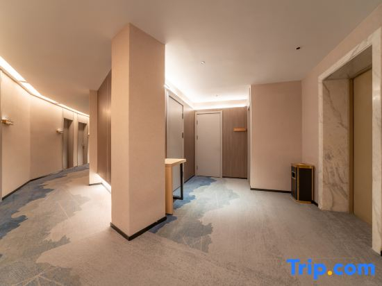 World Hotel (Jinan Erhuan East Road Hualong Road Branch)
