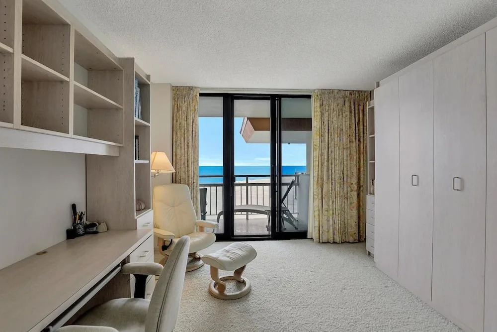 Modern 11th Floor Beachfront Condo With Views/pool