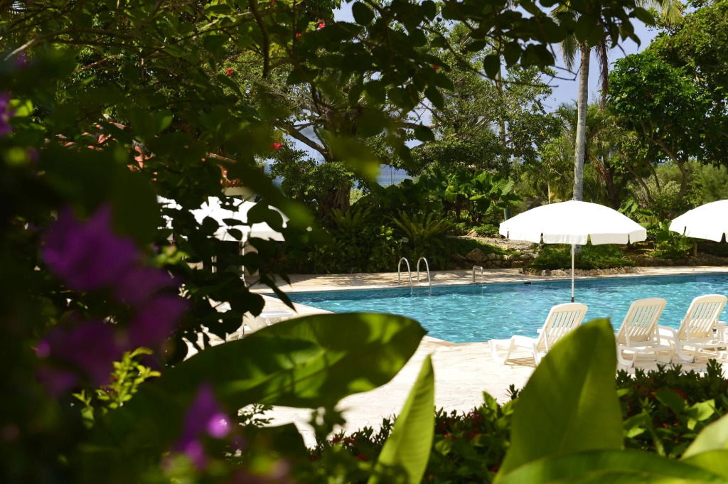Hotel Breezebay Marina