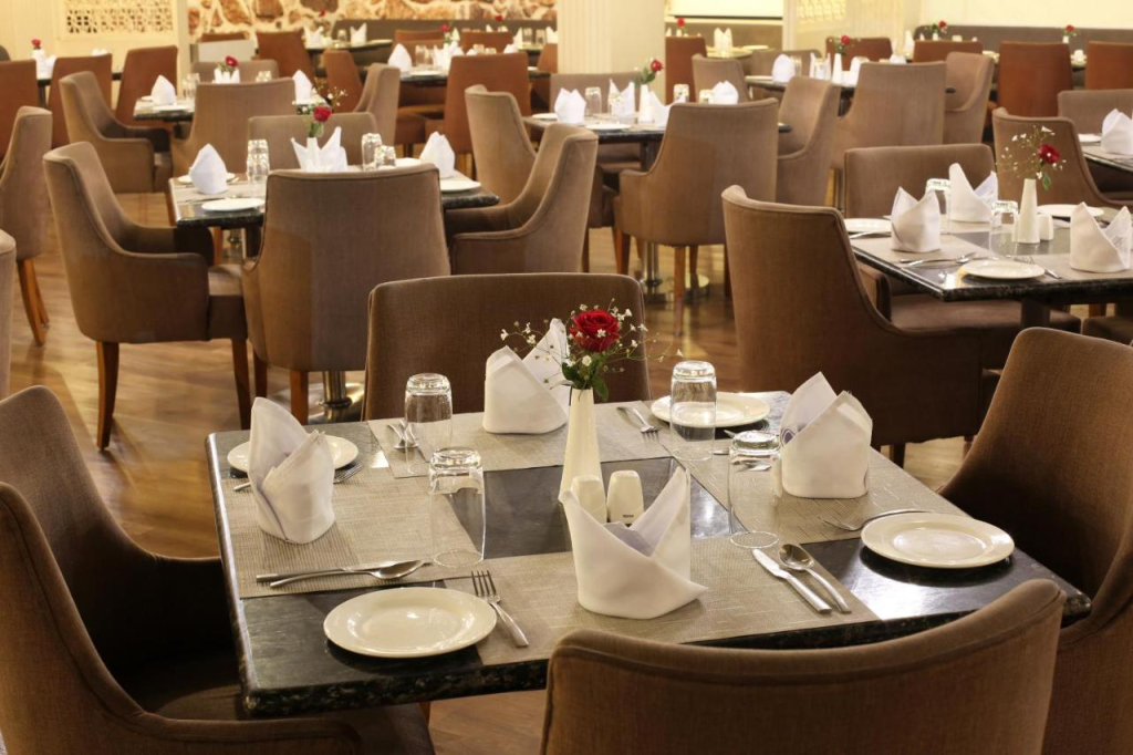 Hotel Luxe Opera NH8 - 7km from IGI Airport Delhi