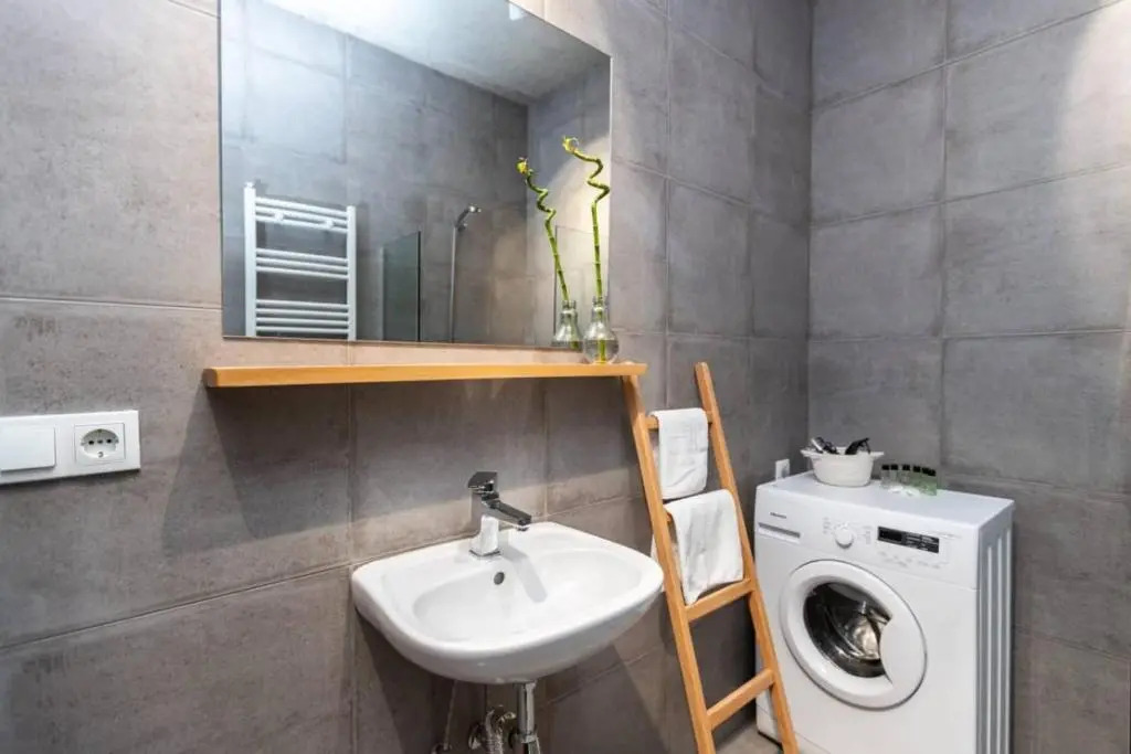 Wehost Apartment Close to Agmashenebeli