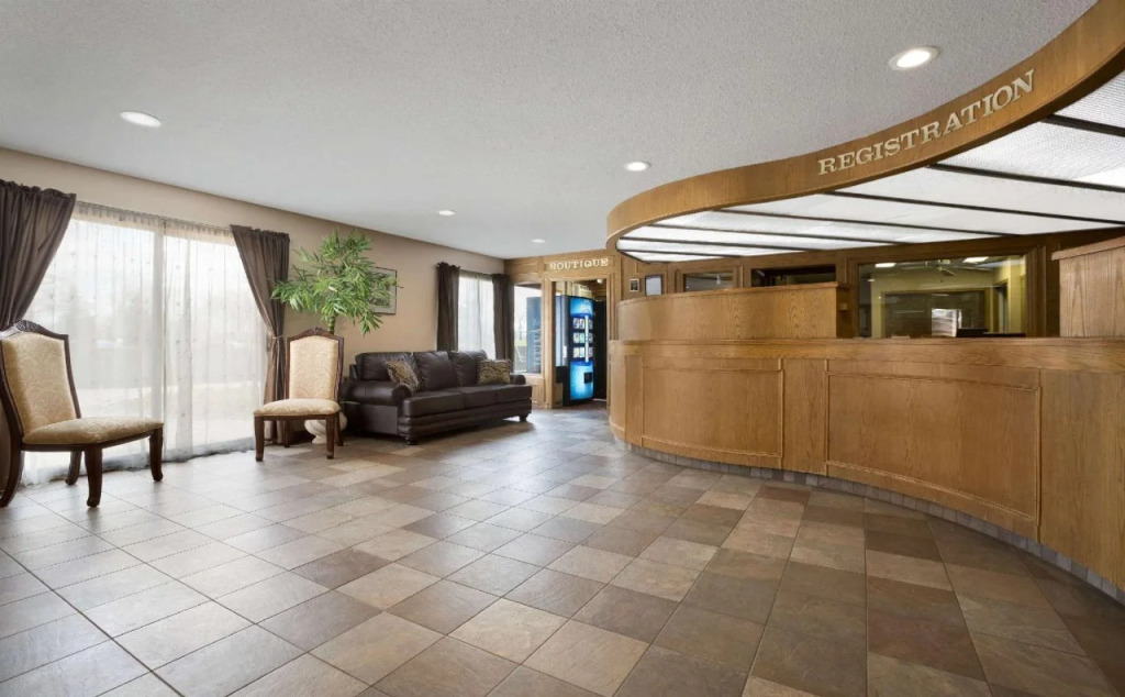 Clarion Pointe Medicine Hat Saamis Tepee