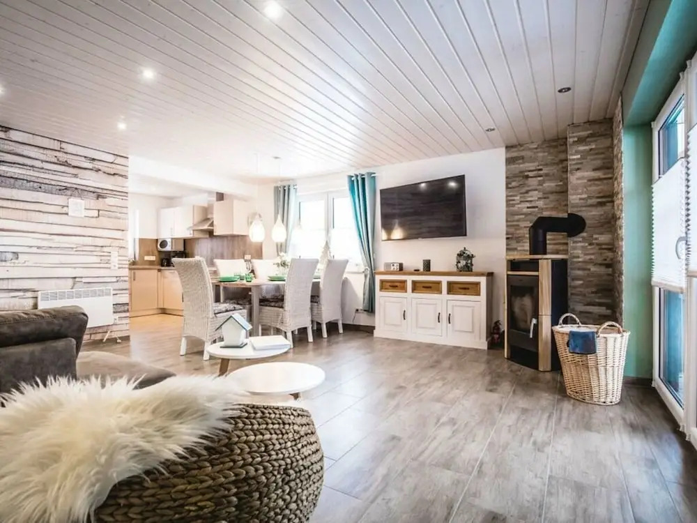 A gem of a Modern Retreat