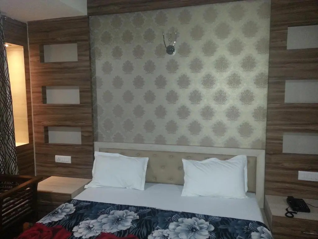 OYO 11629 Hotel Sunshine Inn