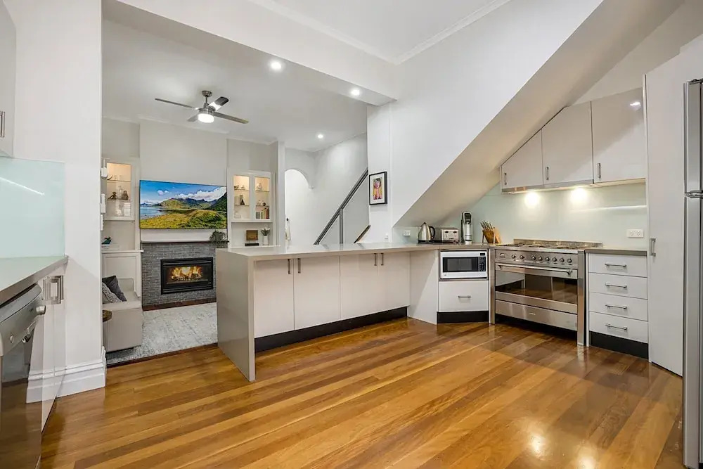 Unique 2- Storey Victorian Terrace Near Errol St