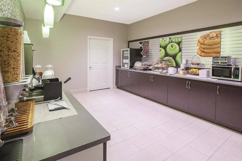 Отель Fairfield Inn & Suites by Marriott Cedar Rapids North