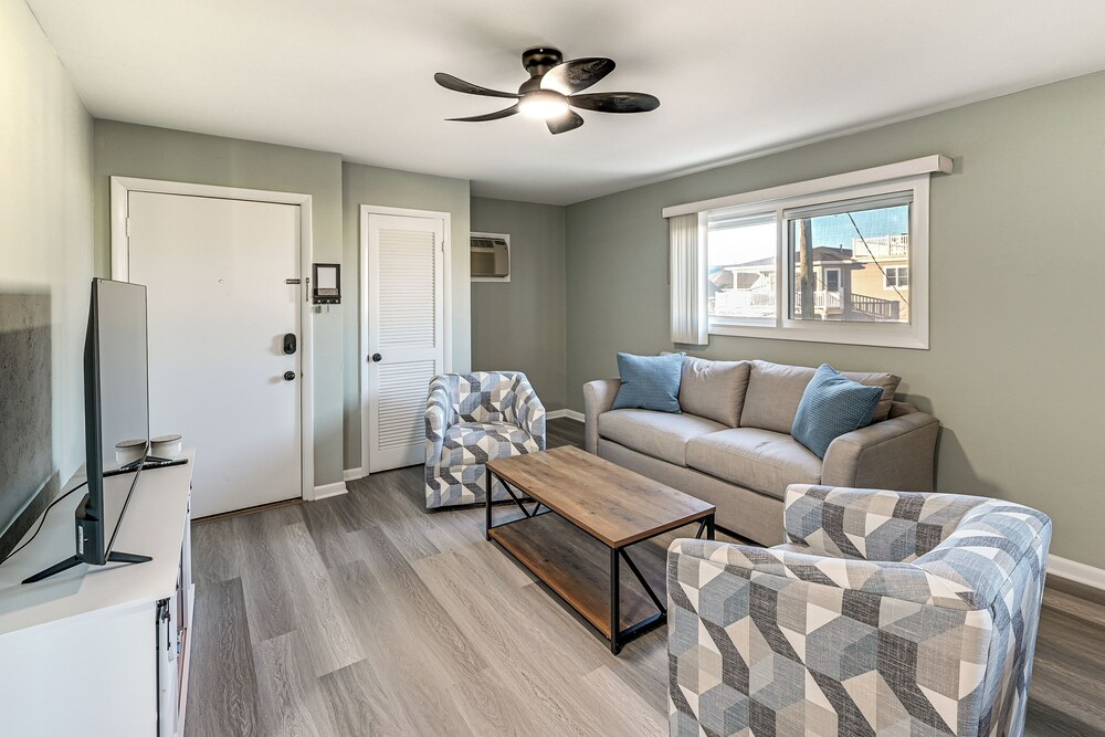 2 Blocks to Beach & Boardwalk: Ocean City Condo