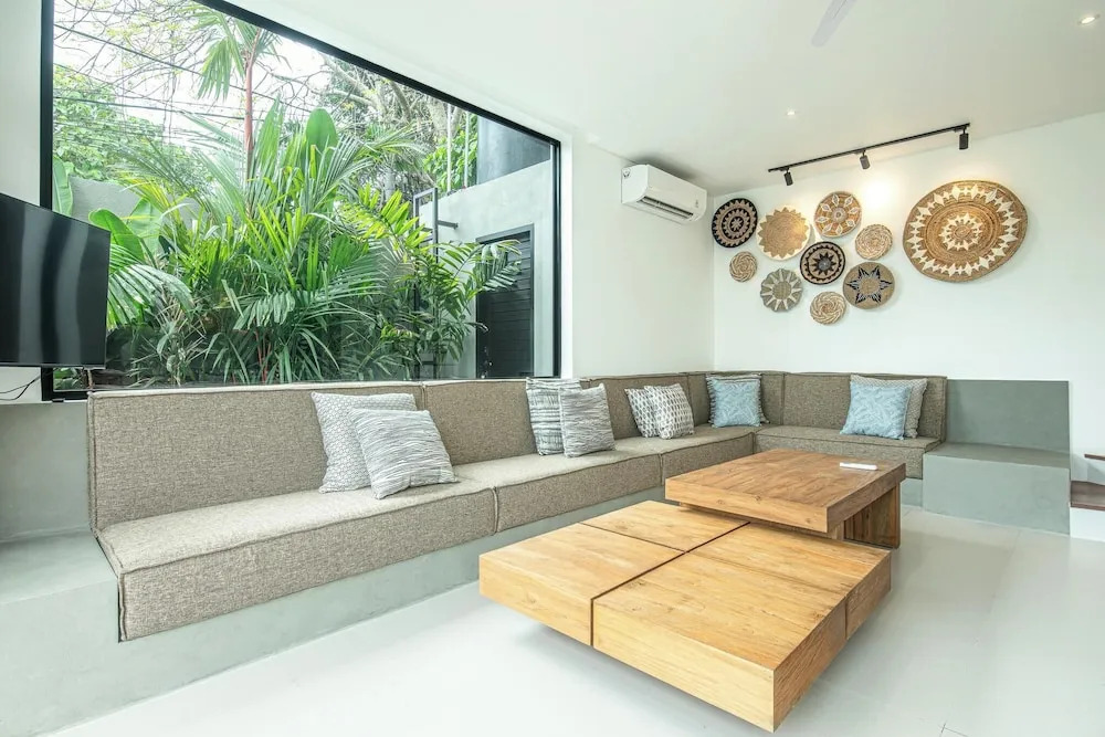 Elegant 5BR Modern Villa Steps From Caf Del Mar